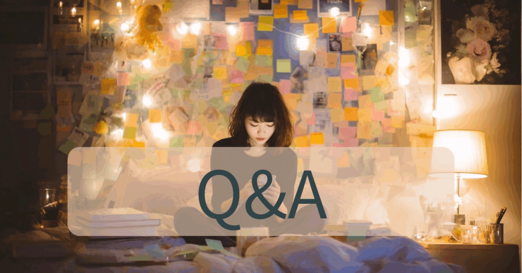 たくさんの付箋　女性　Q&A